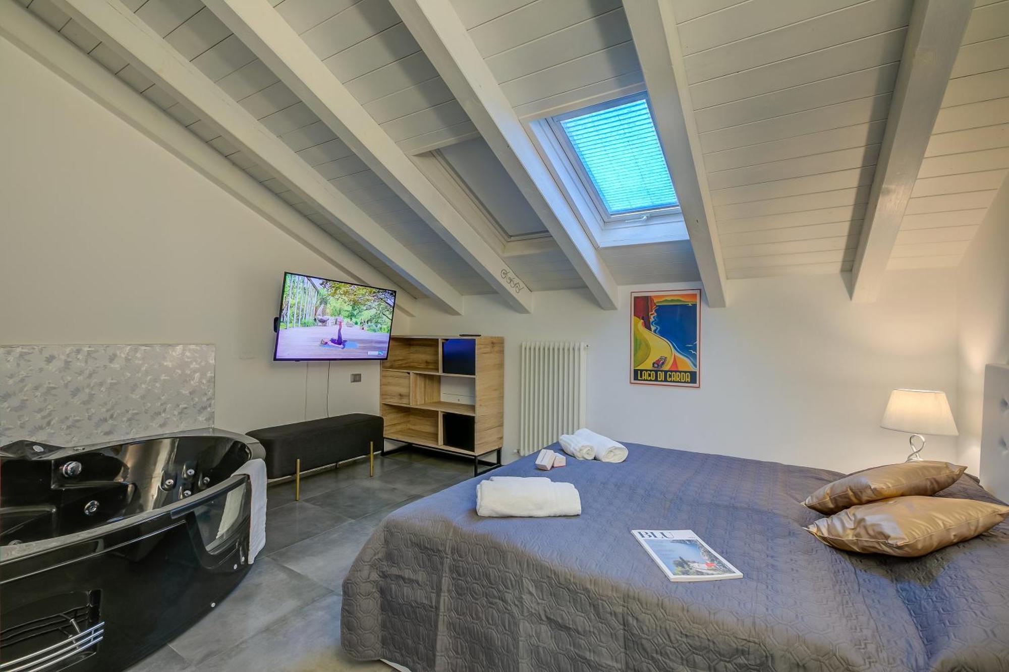 Appartamento Loft & Jacuzzi - Happy Riva del Garda