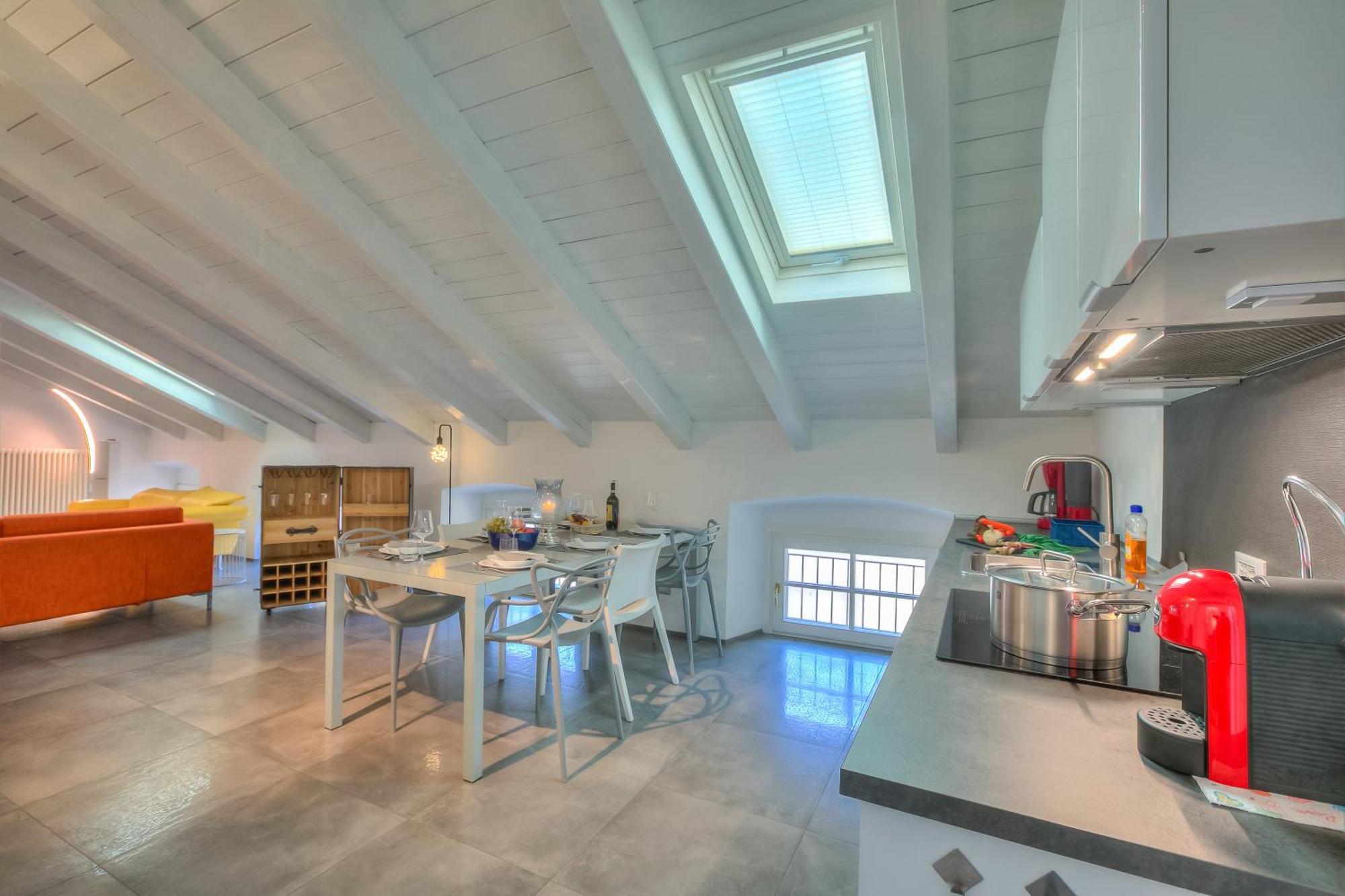 Loft & Jacuzzi - Happy Appartamento *